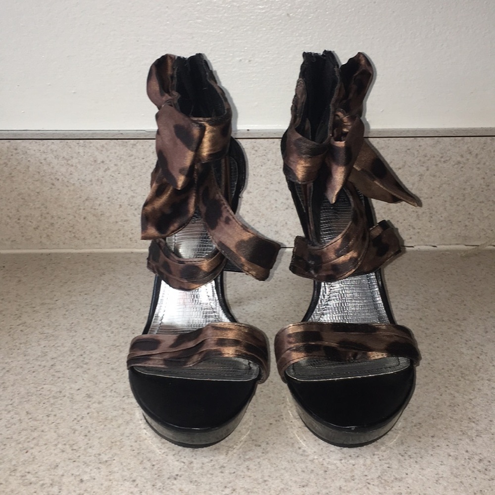 Heels - Picture 2 of 3
